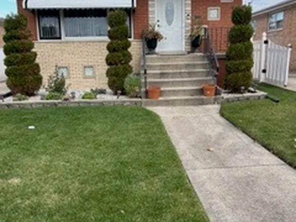 7733 Rutherford Ave, Burbank, IL 60459
