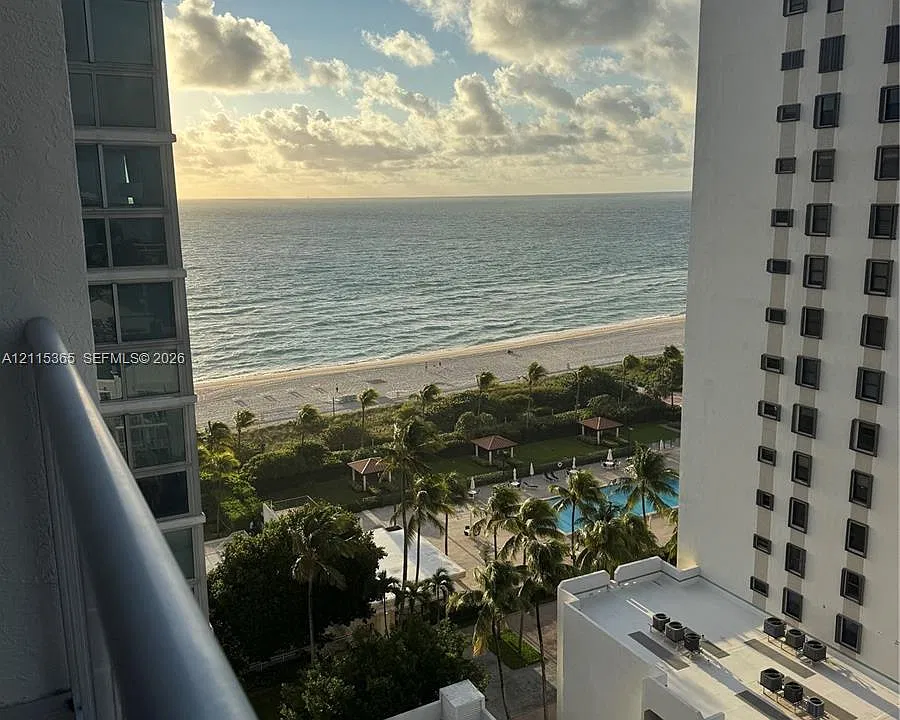2655 Collins Ave #1606