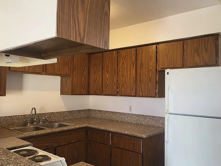 3117 E Carey Ave — Photo 5
