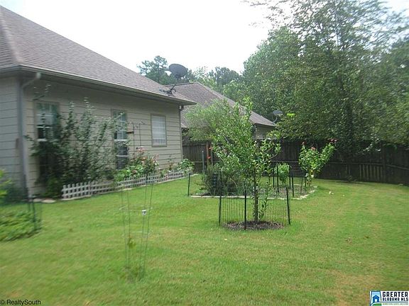 3rd image of 203 Bedford Ln