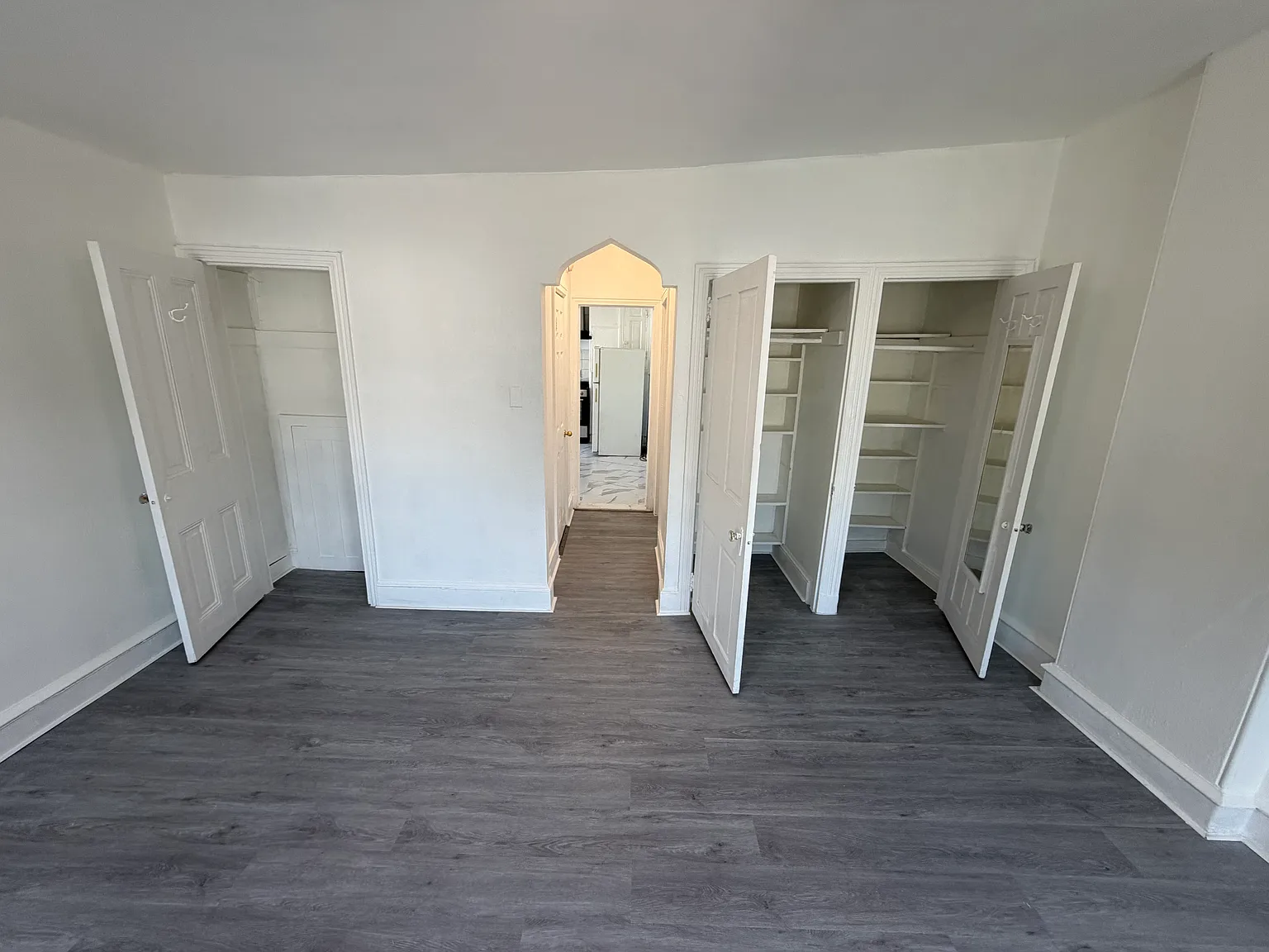 Studio, $950 — Photo 2
