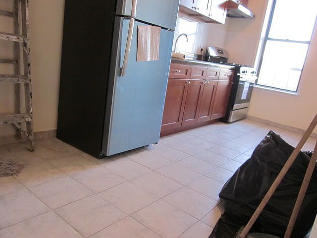 2nd image of 176 Linden St APT 2A