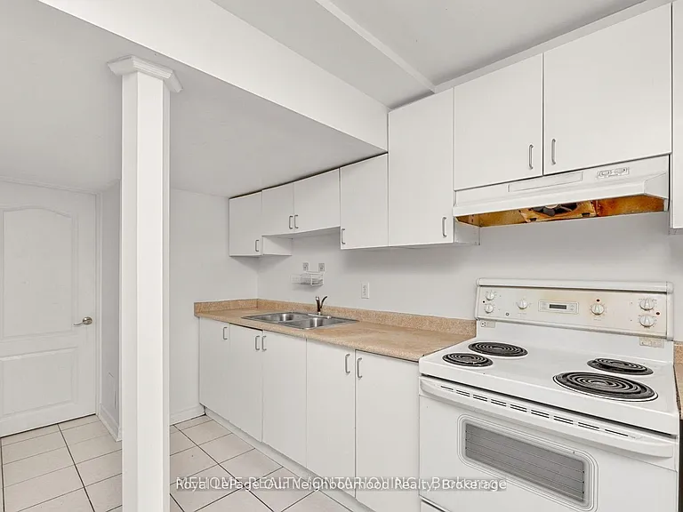14 Tarsus Cres #2 — Photo 11
