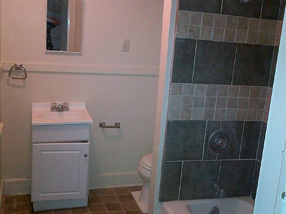 4th image of 138 Fort Hill Ave #5