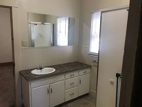 5th image of 721 W 25th St APT 16