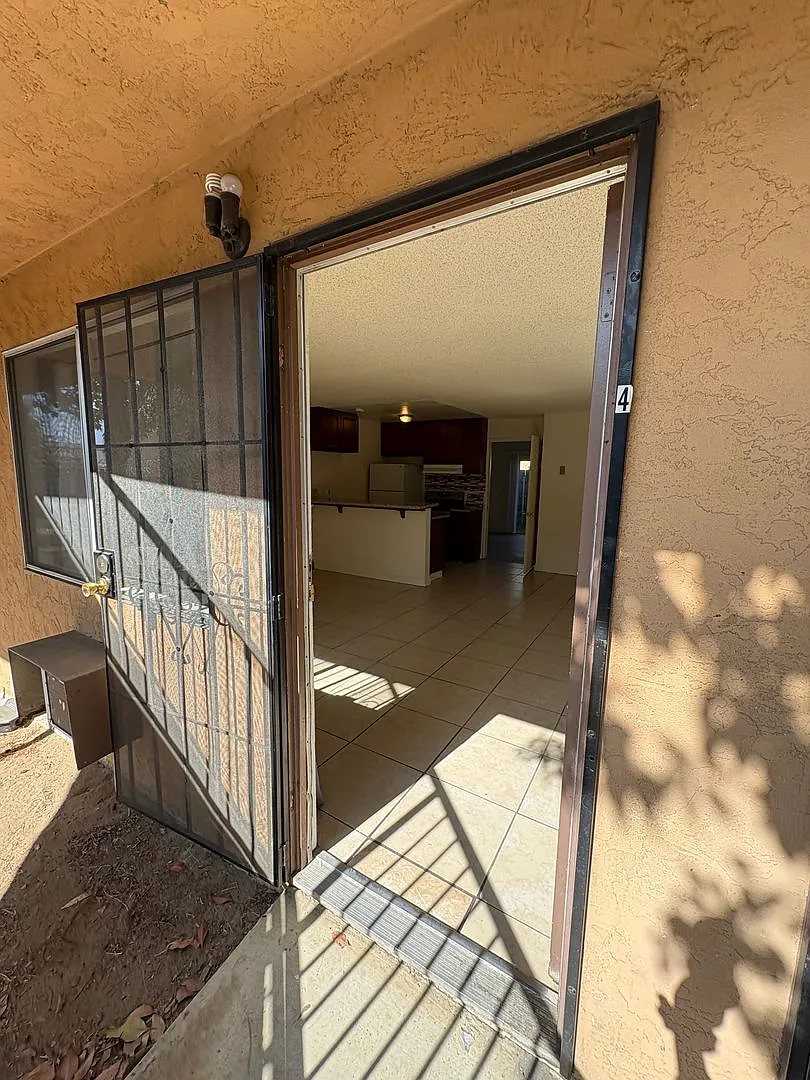 Takeover SDS - 3404 Helix St — Photo 2