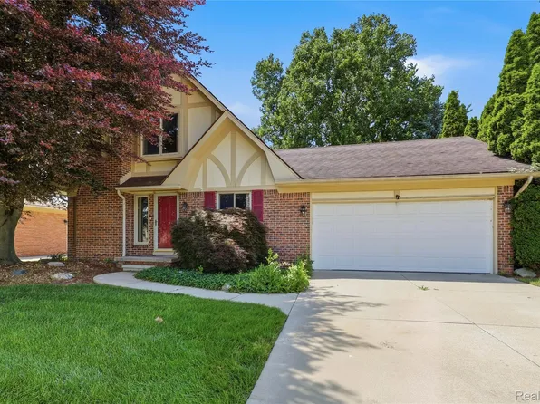 19714 Rosin Dr, Clinton Township, MI 48038