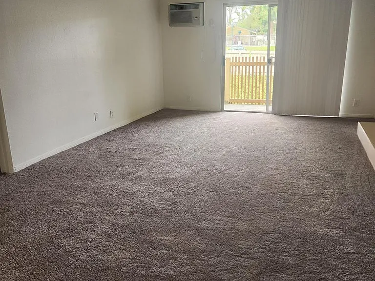WOODCREST APARTMENTS — Photo 48
