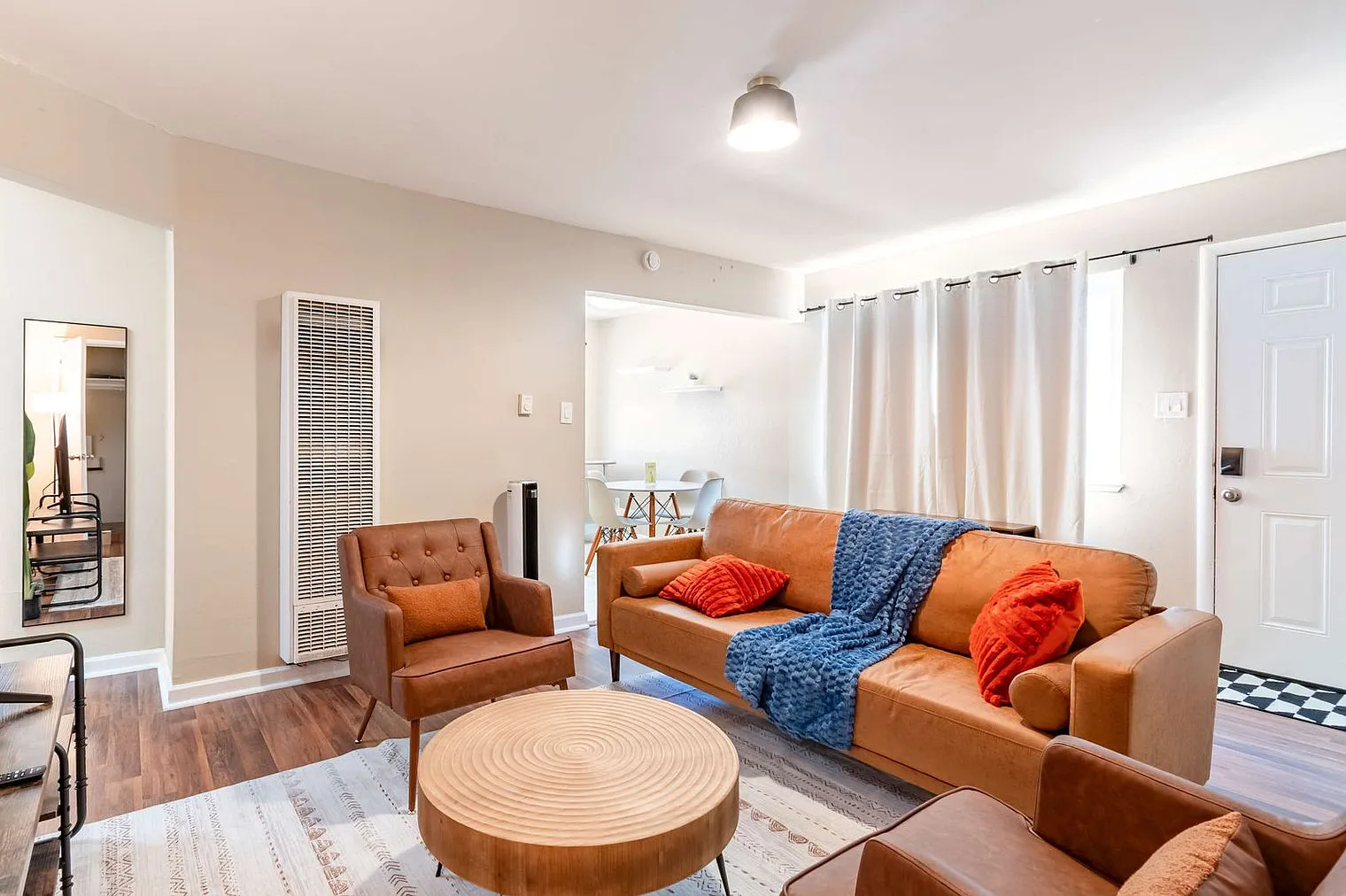 2 bed, 1.0 bath, 990 sqft, $5,019 — Photo 1