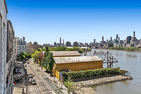 Sold by Modern Spaces | media 6