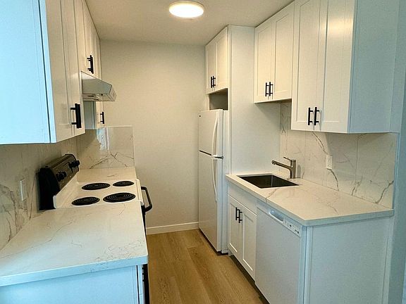 2nd image of 1129 Capuchino Ave APT 4