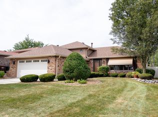 15548 Vista Dr, Oak Forest, IL 60452