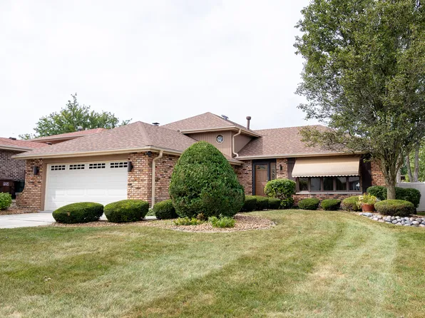 15548 Vista Dr, Oak Forest, IL 60452