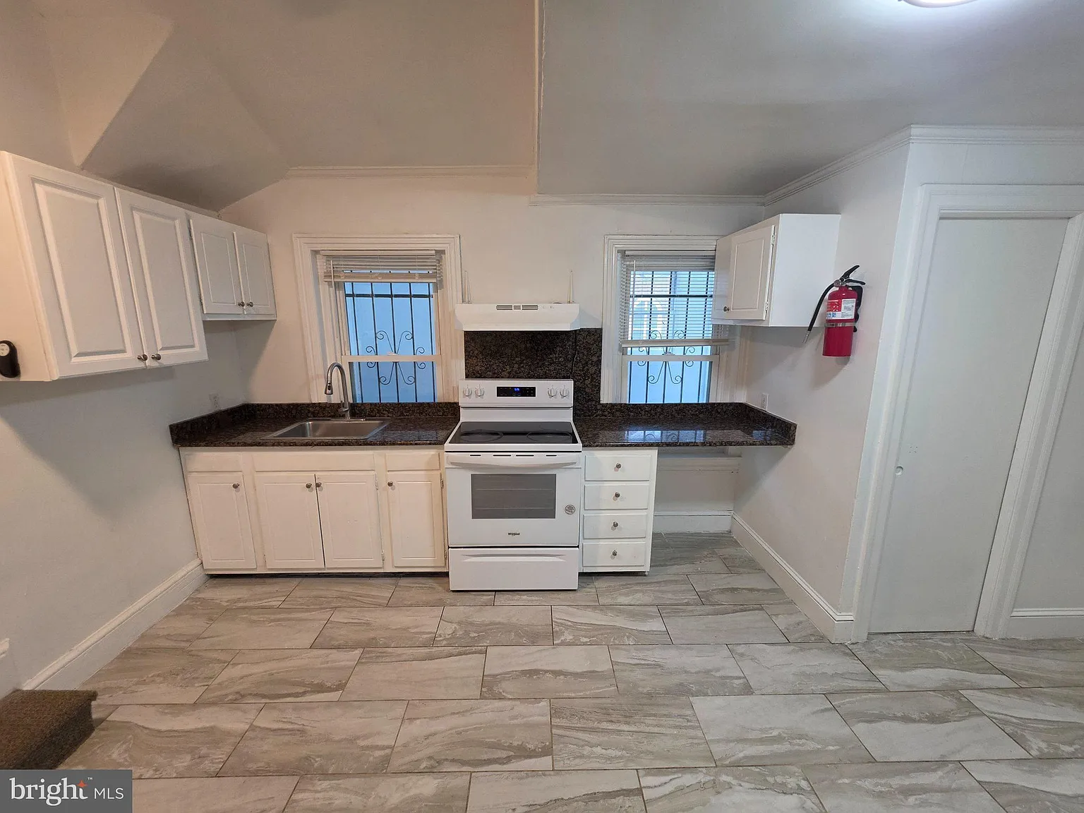 5 bed, 2.0 bath, $2,400 — Photo 1