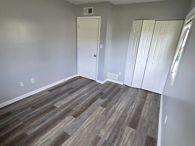 4667 Windy Hollow Rd — Photo 2