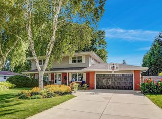 1205 Blue Dahlia ROAD, Oconomowoc, WI 53066