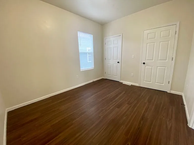 1172 E Walnut St — Photo 19