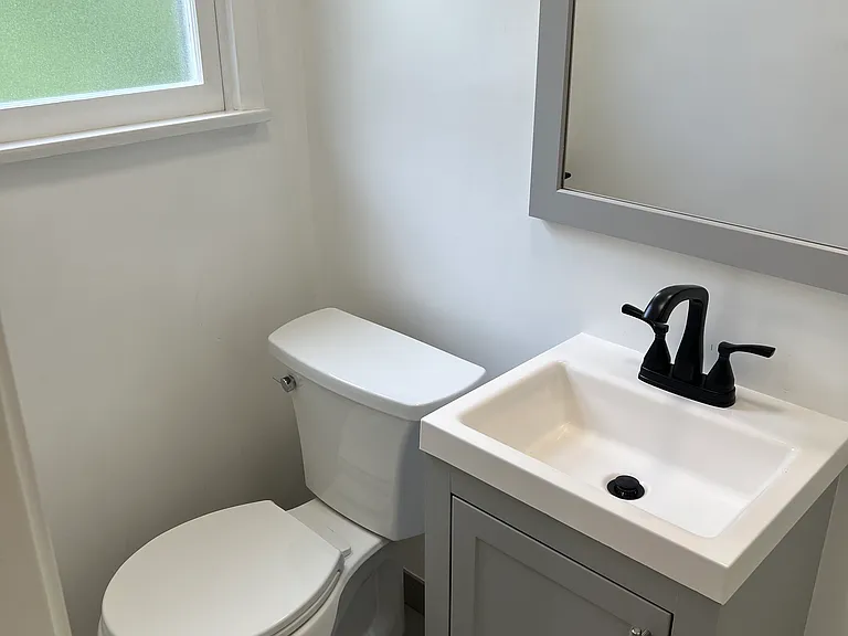 263 S Spalding Dr — Photo 17