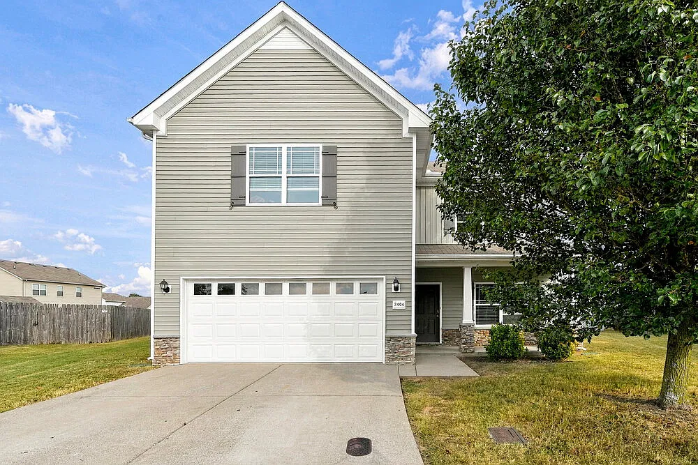 5 bed, 2.5 bath, 2581 sqft, $2,645 — Photo 1
