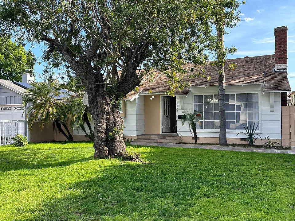 15016 Martha St