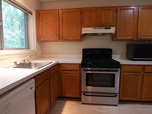 4th image of 10631 Weymouth St APT 202
