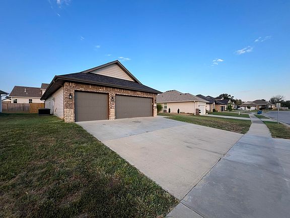 5th image of 813 S Ridgemont Drive