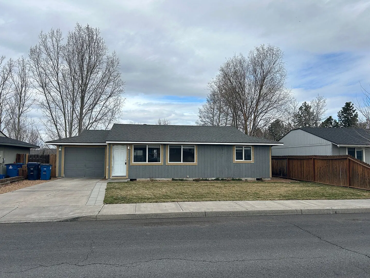 Remodeled 2 Bedroom / 2 Bathroom home in SW Redmond — Photo 2