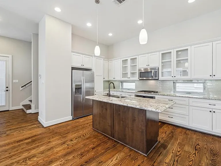 2441 Charleston St #B — Photo 3