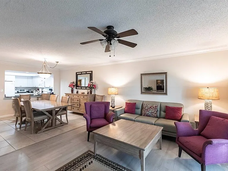 1125 W Peppertree Dr #707 — Photo 4