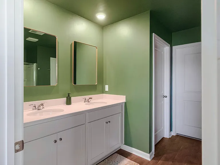 298 Watersglen Dr — Photo 25