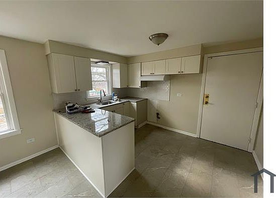 1st image of 4322 S Kedvale Ave #2