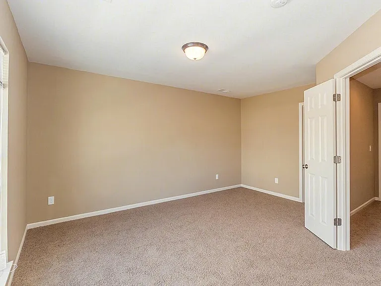 Parkway Oaks Townhomes and Duplexes — Photo 37