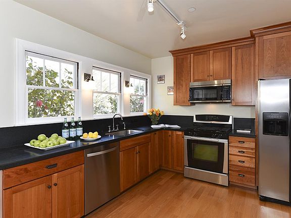 3rd image of 322 Patten St