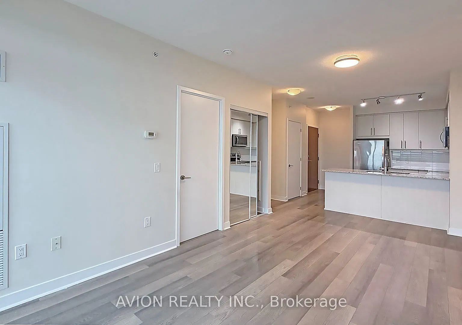 3975 Grand Park Dr — Photo 4