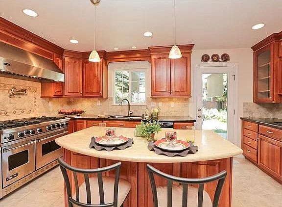 5th image of 799 Glenborough Dr