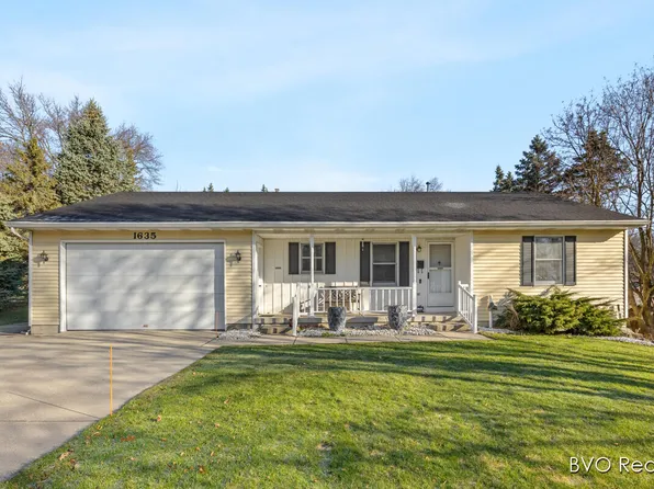 1635 Waldorf St NW, Grand Rapids, MI 49544