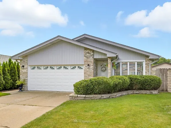 5905 W 89th St, Oak Lawn, IL 60453