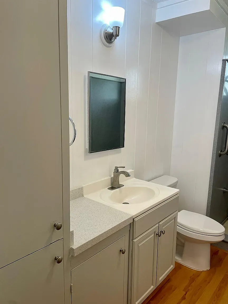 2 bed, 650 sqft, $1,900 — Photo 2