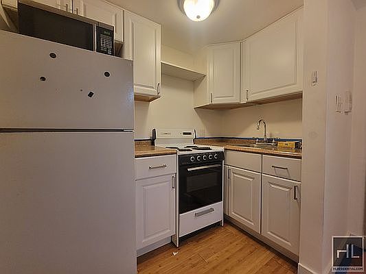 1st image of 336 W 19th St #Db