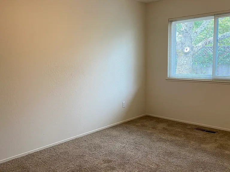 544 Joaquin Dr — Photo 10