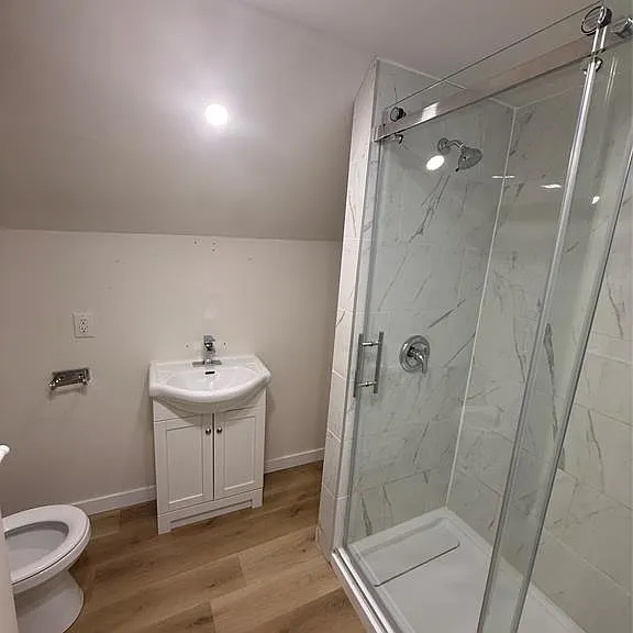 699 Charlotte St #UPPER — Photo 7