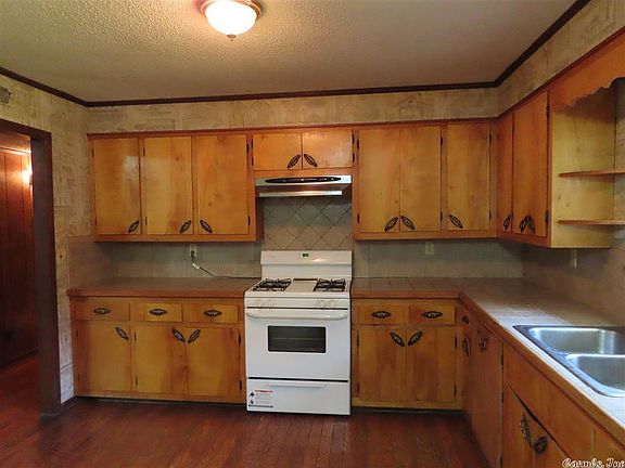 5th image of 207 SE 2nd St
