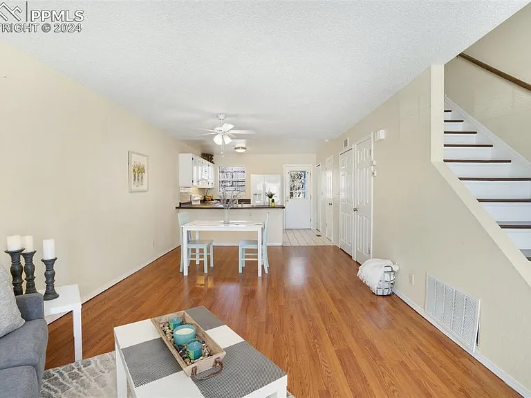 1920 Giltshire Dr — Photo 3