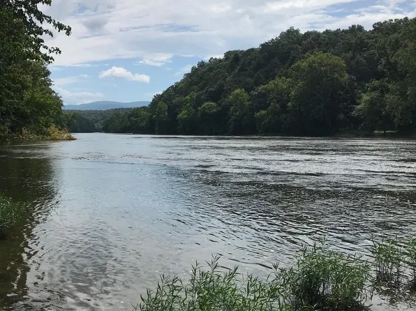 207 Riverview Dr, Luray, VA 22835