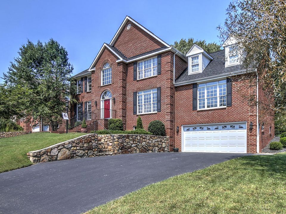 1st image of 105 Baier Dr
