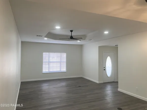 288 Kings Dr, Breaux Bridge, LA 70517