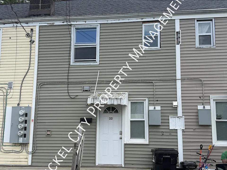 33 Lardner Ct