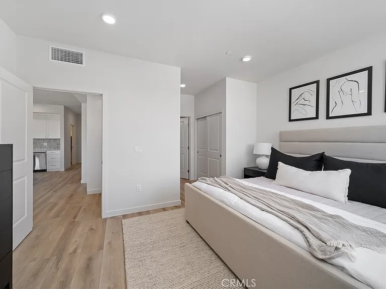 2475 Victoria Ave — Photo 14