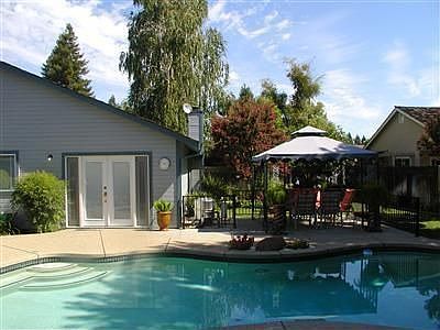 Pool & Patio