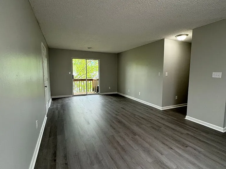 Creekview Apartments - Kingsport, TN — Photo 2